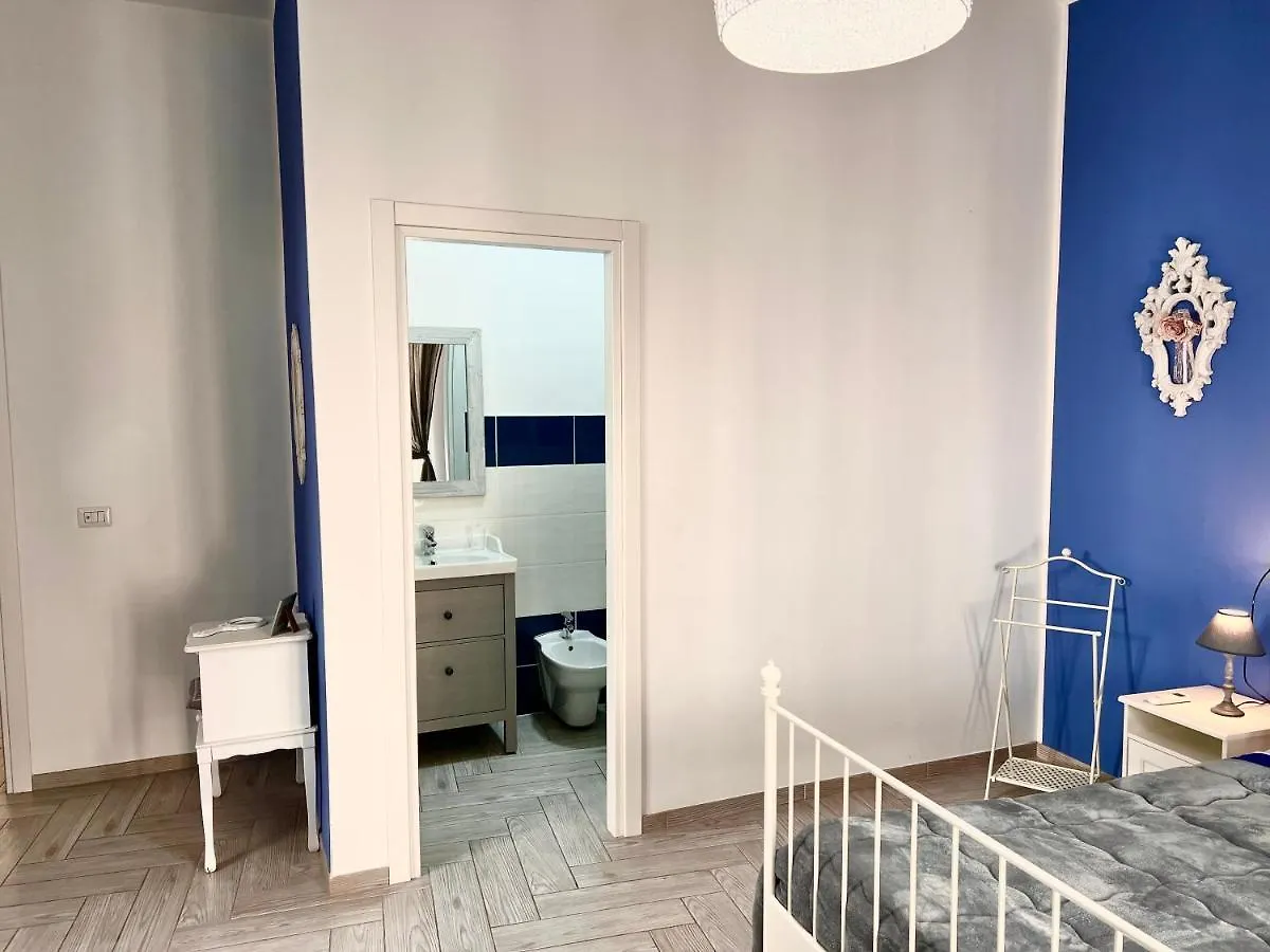 Vico Longo 25 - Ensuit Flat In The Heart Of Naples 0*,  Italie