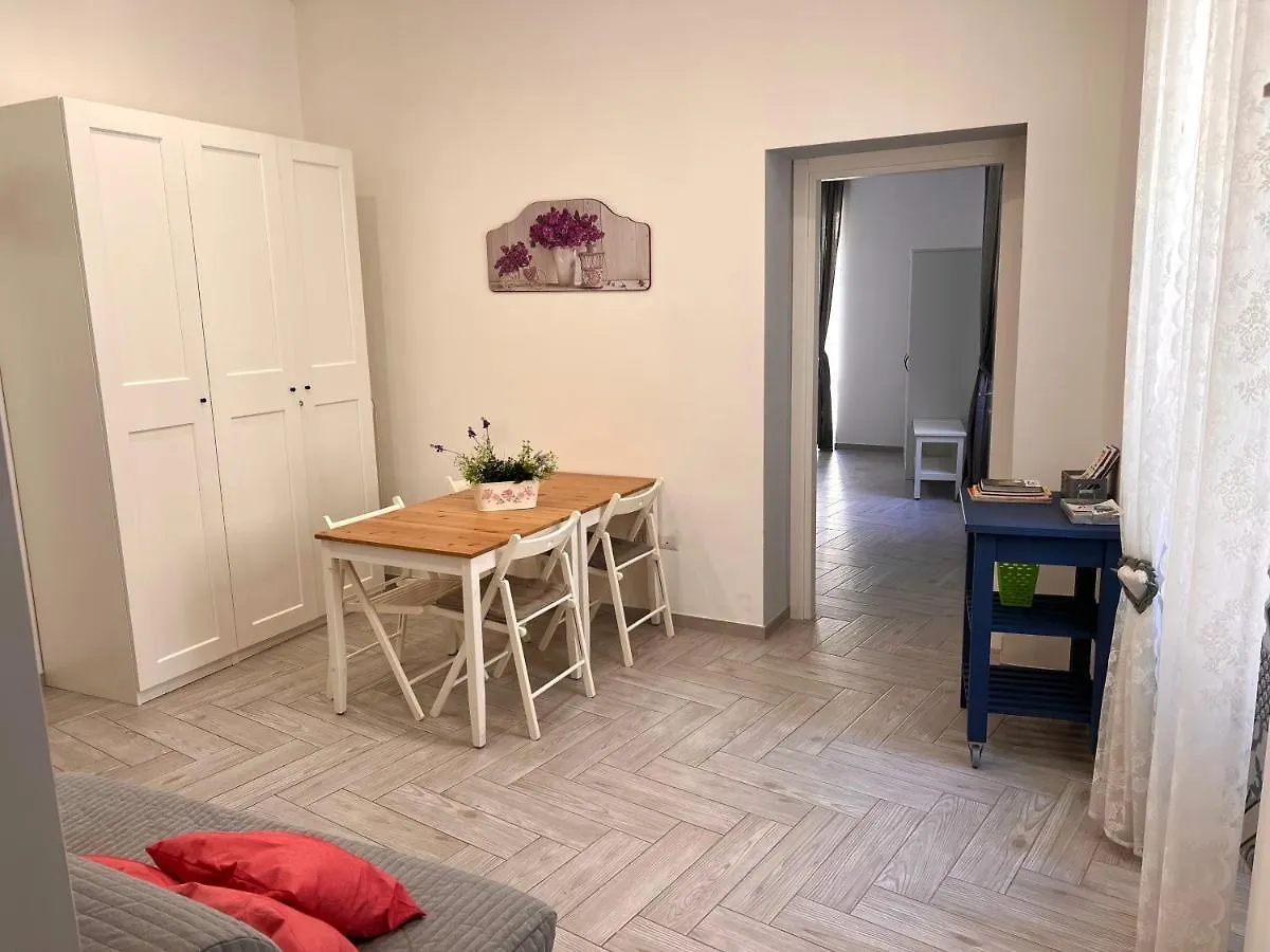 Vico Longo 25 - Ensuit Flat In The Heart Of Naples Italie