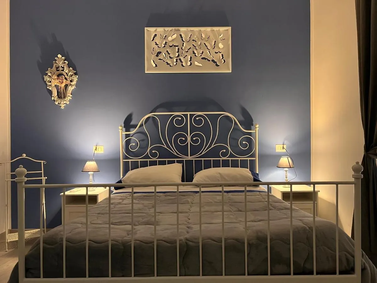 Vico Longo 25 - Ensuit Flat In The Heart Of Naples Apartment