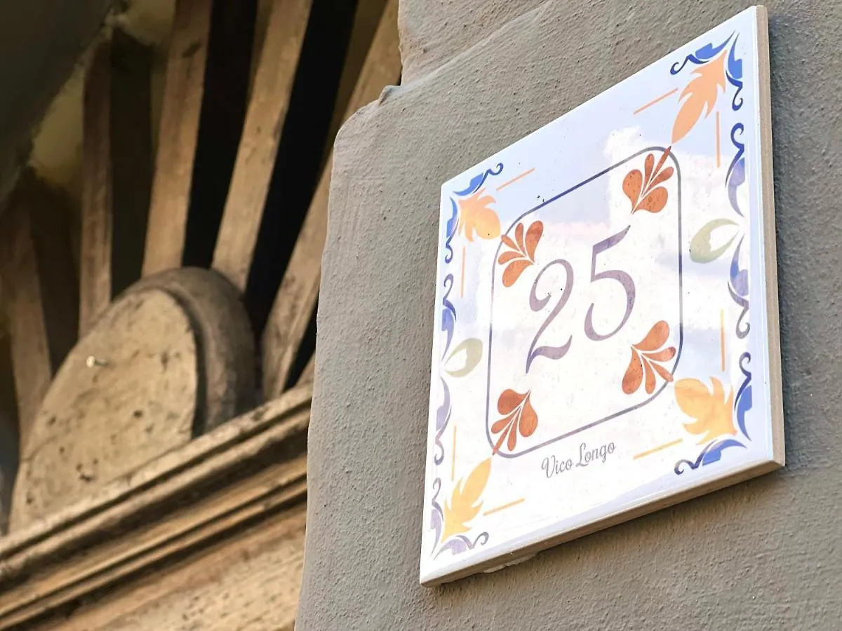 Vico Longo 25 - Ensuit Flat In The Heart Of Naples Italy